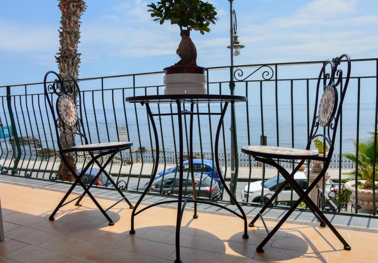 Апартаменты Sun Sea House Taormina Джардини-Наксос Экстерьер фото